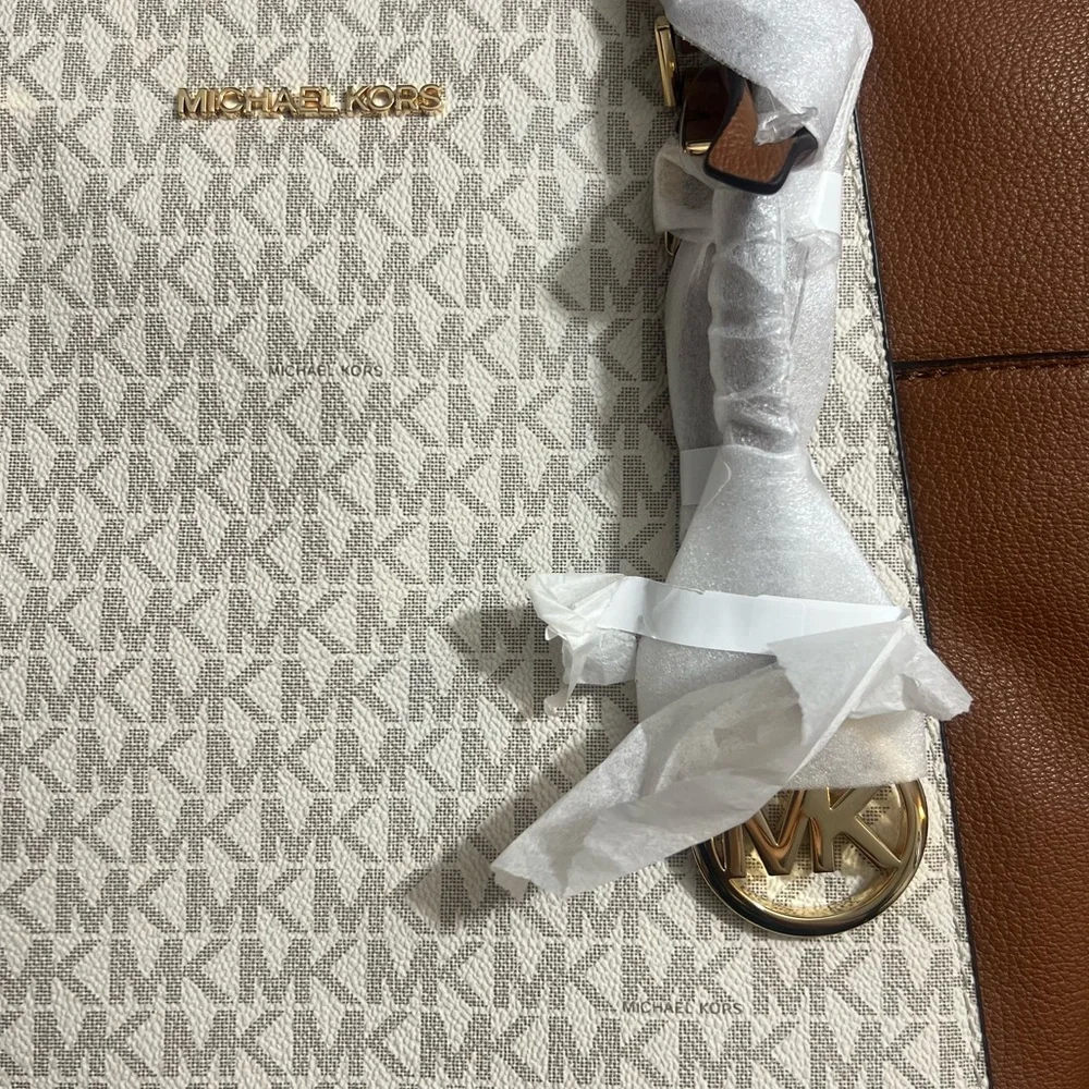 Michael Kors Charlotte Vanilla Logo Large Tote Bag Purse Jet Set New - Picture 6 of 9